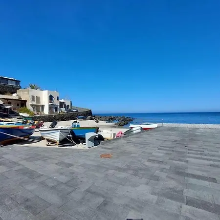 Dammuso Civulia * Scauri (Sicily)